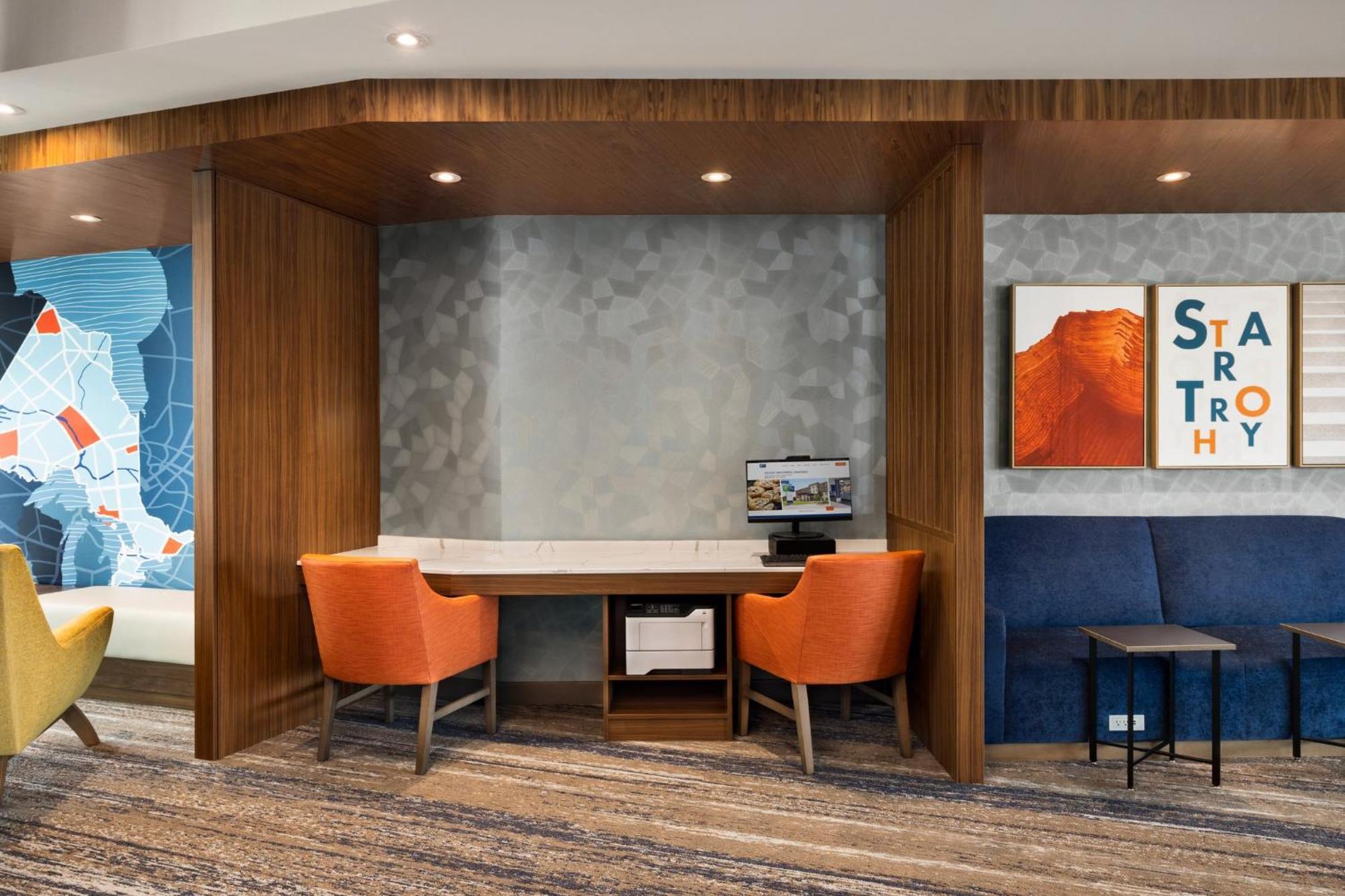 Holiday Inn Express - Strathroy By Ihg Exterior photo