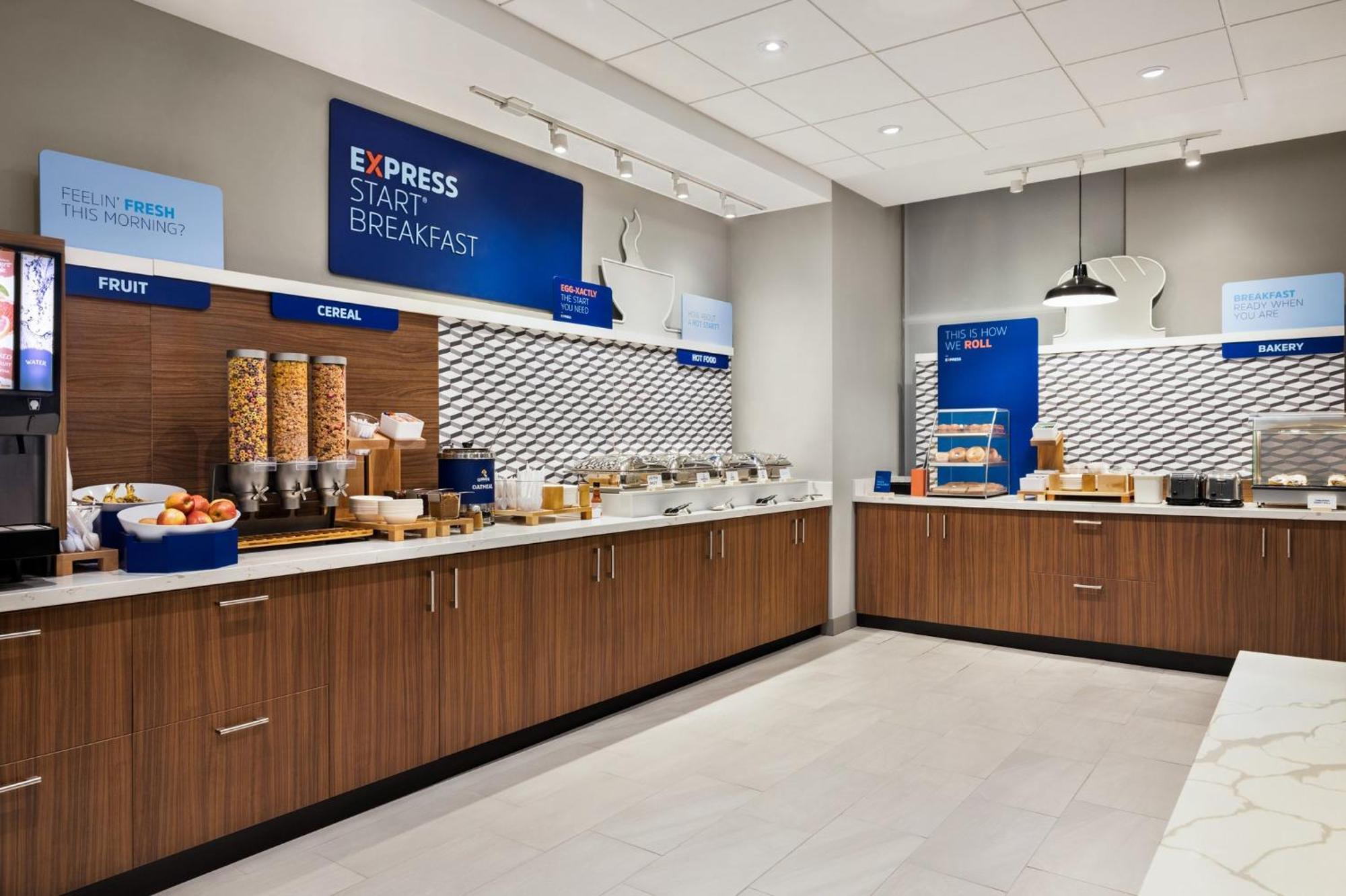 Holiday Inn Express - Strathroy By Ihg Exterior photo