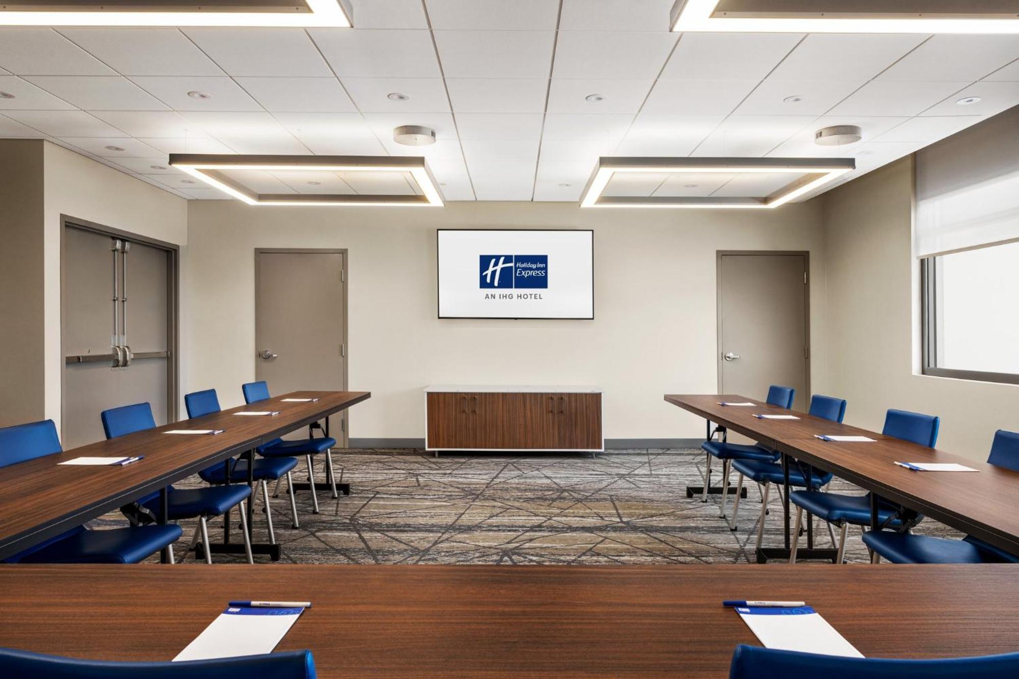 Holiday Inn Express - Strathroy By Ihg Exterior photo