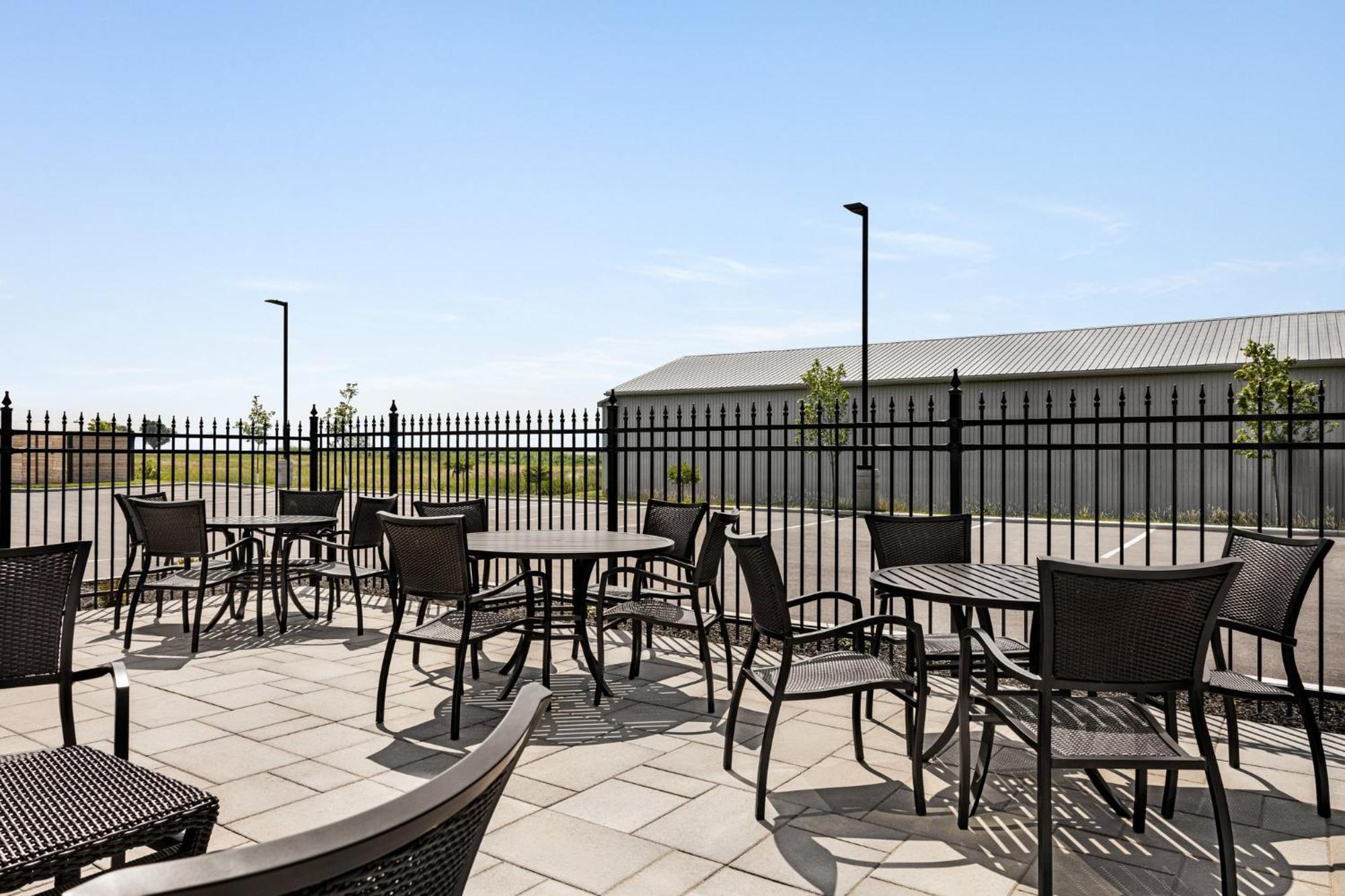 Holiday Inn Express - Strathroy By Ihg Exterior photo